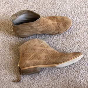 Textured leather bootie